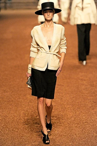 Look 11